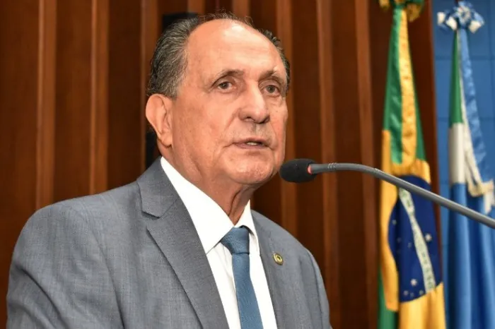 Dourados: Deputado Zé Teixeira solicita melhorias para população