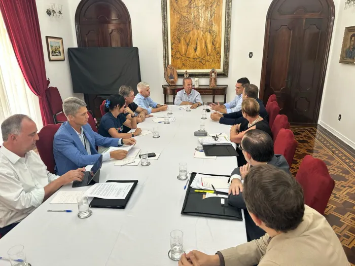 Governador Jorginho Mello reúne prefeitos e encaminha ações para reduzir número de pessoas vivendo nas ruas em Santa Catarina