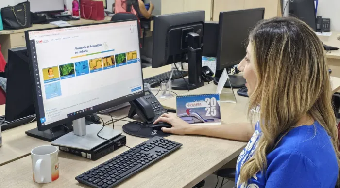 A educação permanente também ocorre por meio de plataformas digitais / Fotos: Nucom Funesa