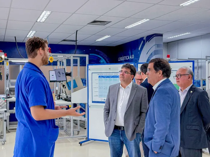 Em Salvador, Rafael Fonteles conhece universidade que tem foco no desenvolvimento da indústria