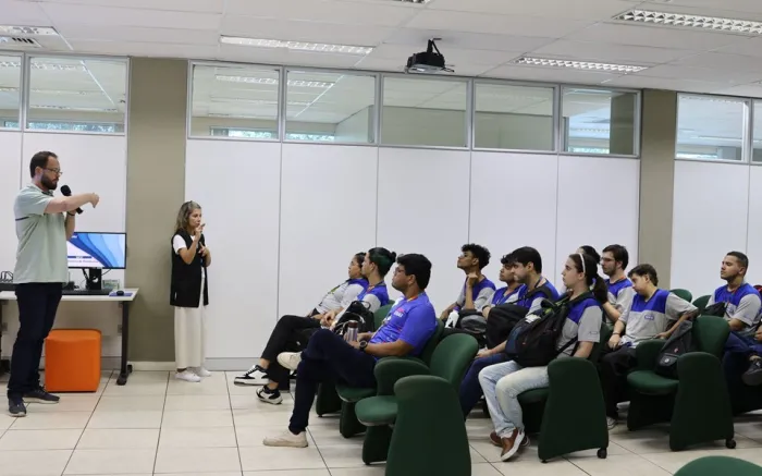 Prodest apresenta serviços de TI para estudantes do Senai Vitória