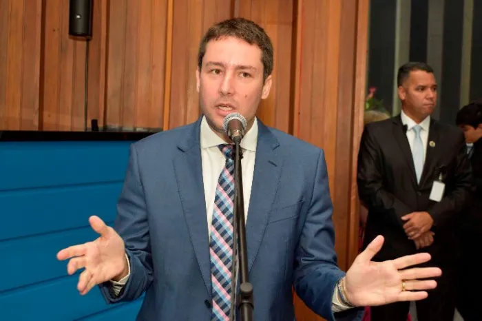 Proposta regulamenta vestimentas utilizadas pelos profissionais da Educação