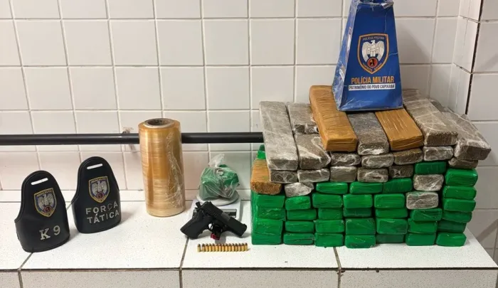Força Tática do 6º Batalhão apreende arma de fogo e grande quantidade de drogas na Serra