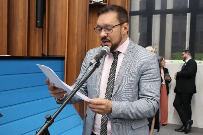 LUCAS DE LIMA COBRA PODA DE ÁRVORE, RETIRADA DE ENTULHO E TAPA-BURACO EM BAIRROS DE CG