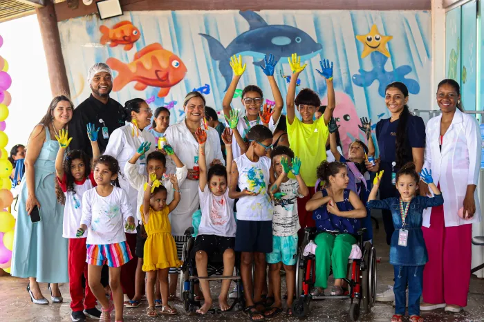 Centro de Especialidade Ninar promove bailinho de carnaval e contagia pacientes, familiares e profissionais