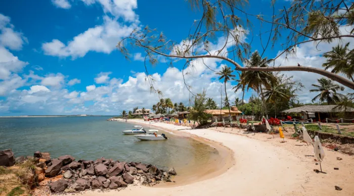 Praia do Abaís, em Estância, é um paraíso de sossego e tranquilidade no litoral sul de Sergipe / Foto: Max Carlos/Setur