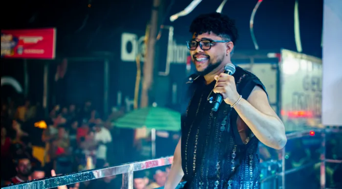 Trios elétricos de Nona e Parangolé agitam o Verão Sergipe na Praia do Abaís