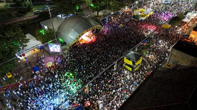 São Sebastião abre o Carnaval 2025 com show de Ferrugem e público de 30 mil pessoas