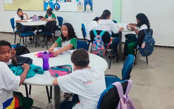 Centro de Ensino de Tempo Integral Governador Freitas Neto promove oficina de literatura de cordel