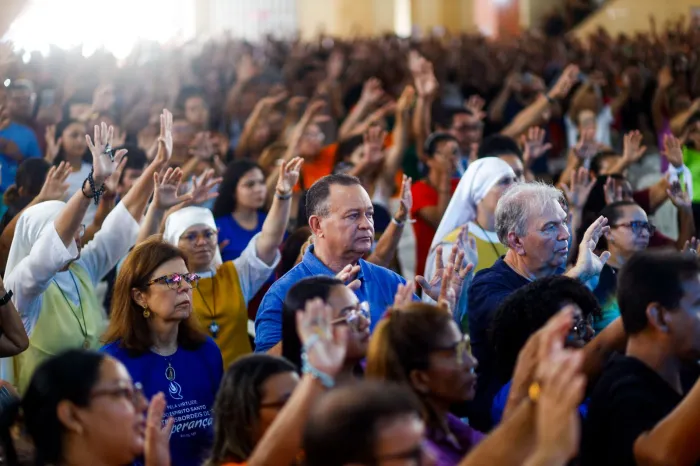 Brandão prestigia encerramento do Rebanhão 2025, maior encontro católico de carnaval do Maranhão
