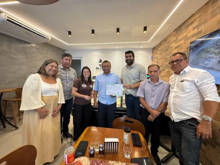Sada e Adapi entregam selo de certificação de tempero para empresa RL Alimentos