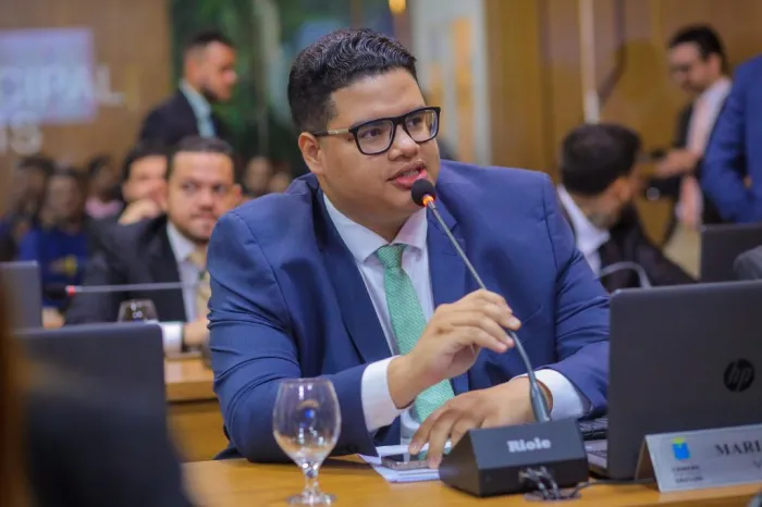 Marlon Botão propõe regulamentação de ‘Banheiros Família’ para inclusão de pessoas com autismo