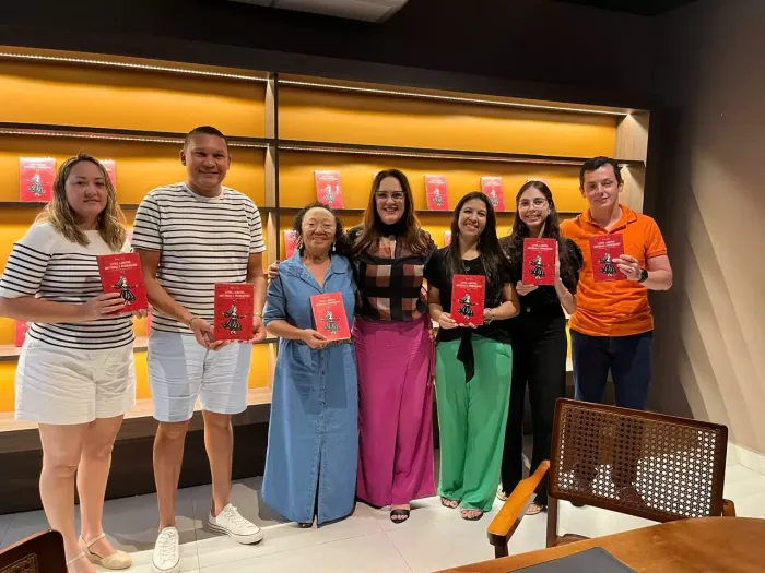 Egressa da Uespi lança livro de cordel com coletânia sobre vivências e desafios acadêmicos