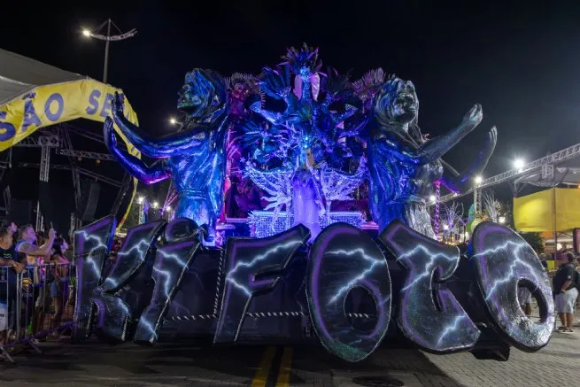 Escola de Samba Ki-Fogo é a grande campeã do grupo especial e Leões da Vila vence no grupo de acesso do Carnaval de São Sebastião 2025