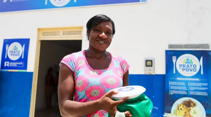 Beneficiários do ‘Prato do Povo’ destacam importância do programa para garantir comida na mesa