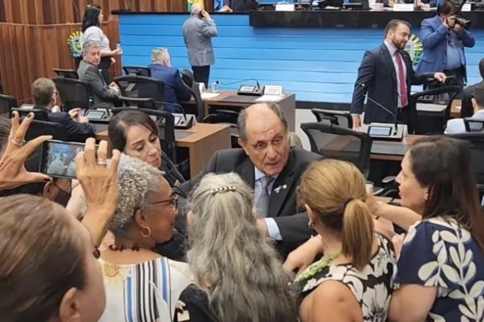 Violência: Zé Teixeira propõe reflexão no Dia da Mulher