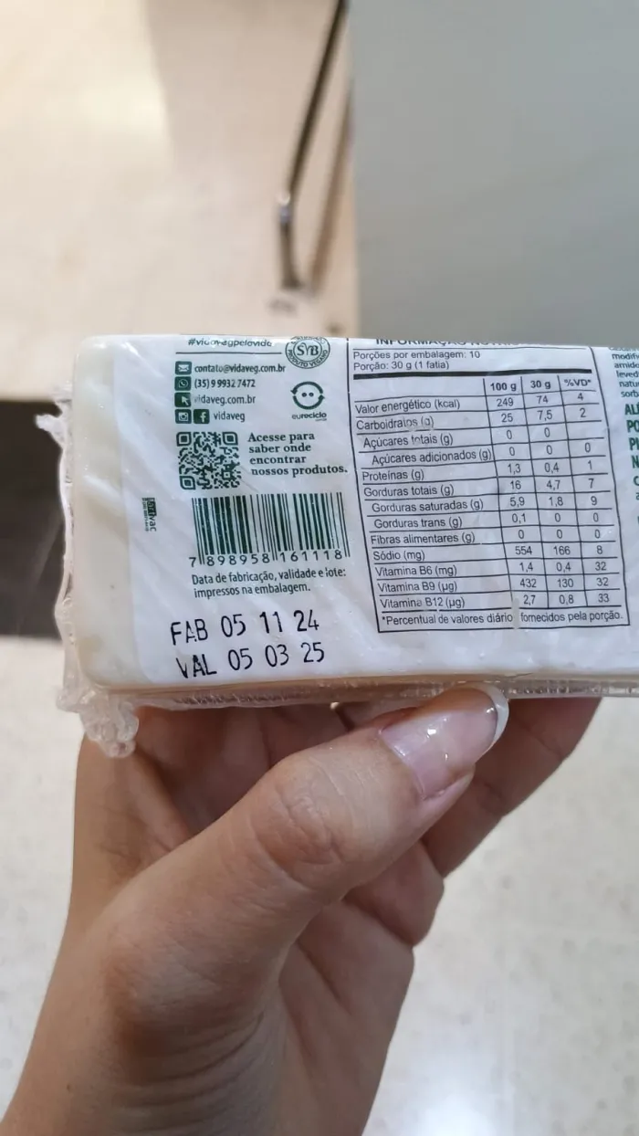 Procon-JP apreende alimentos com data de validade vencida em fiscalização a supermercado
