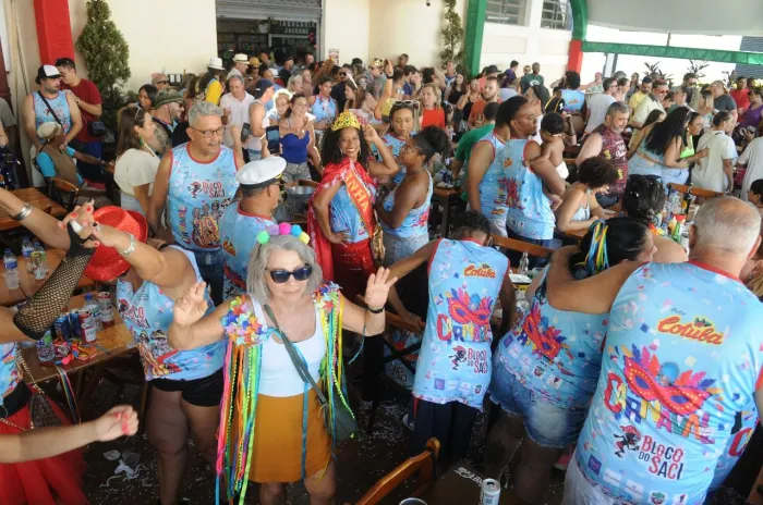 Bloco da Ressaca agita Mercadão
