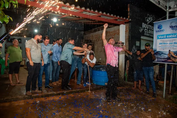 População do Tropical comemora “carro-pipa, nunca mais” e “essa casa é minha”