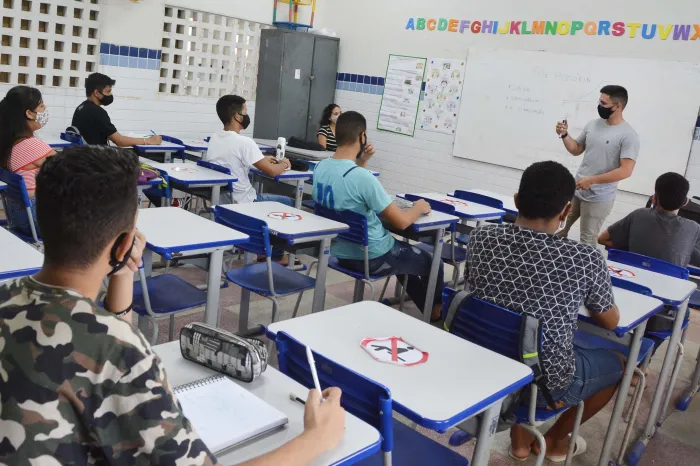 Prefeitura prorroga inscrição para alfabetizador popular voluntário e tradutor-intérprete de Libras