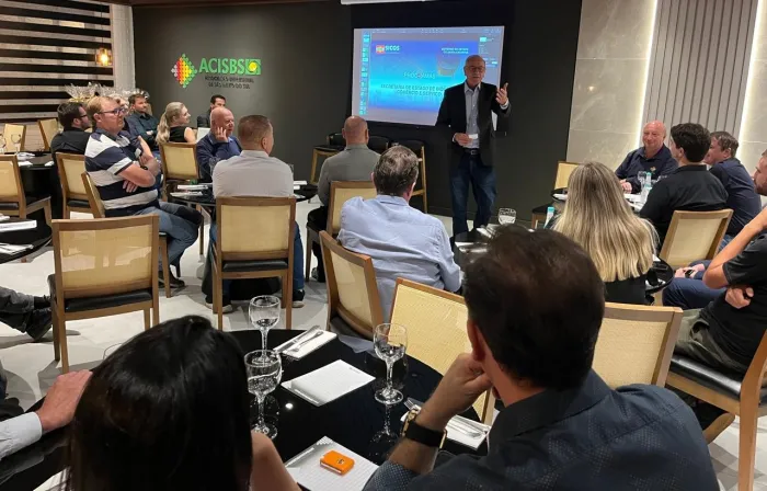 Secretário da Indústria, Comércio e Serviço apresenta programas de incentivo a empresários do Planalto Norte
