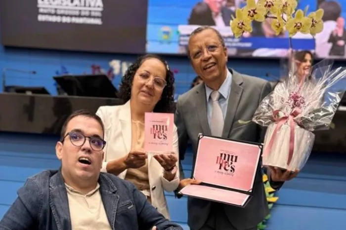 Deputado Roberto Hashioka homenageia mãe atípica no Dia Internacional da Mulher