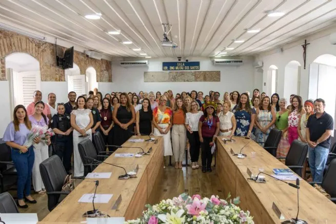 Primeira-dama Taiana Prado participa de debate sobre enfrentamento à violência contra a mulher em São Sebastião