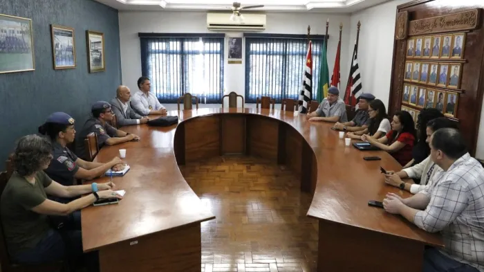 Cabine Lilás é apresentada para rede de proteção à mulher