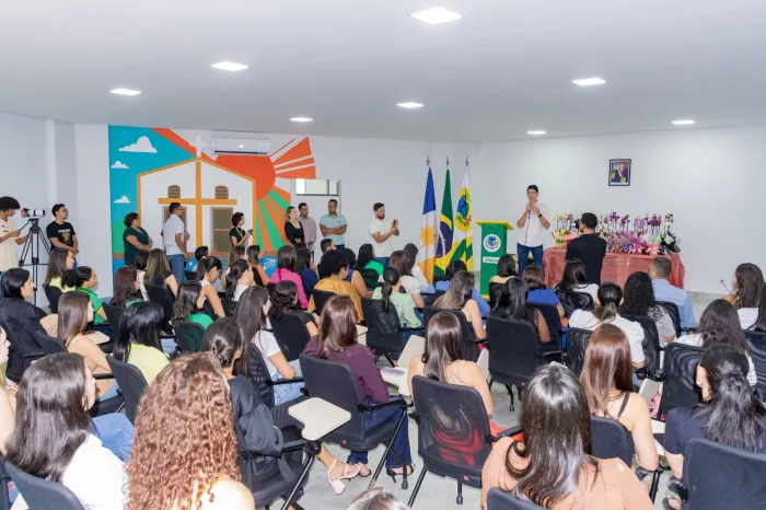 Prefeito e Vice-prefeito de Paraíso homenageiam servidoras do Paço Municipal