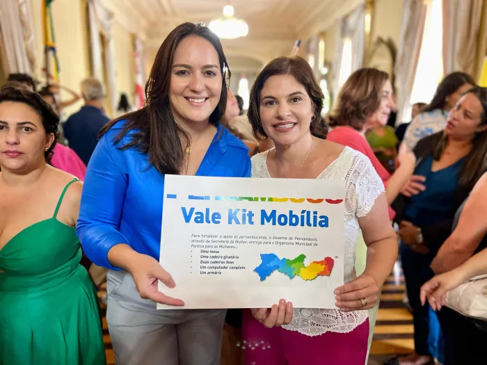 Secretaria da Mulher de Caruaru participa de cerimônia com a governadora Raquel Lyra no Recife
