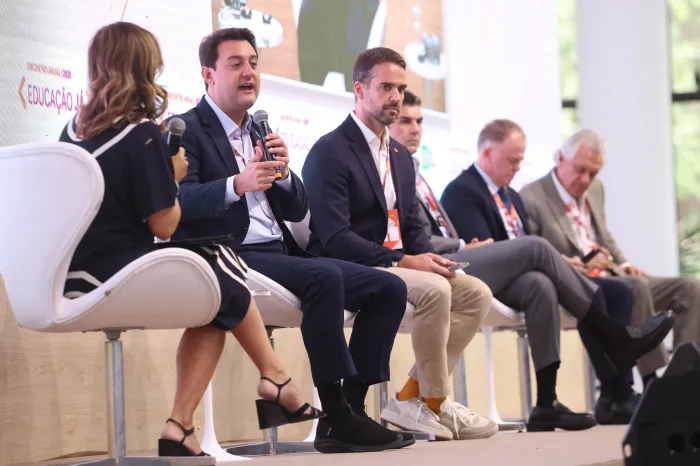 Primeiro no Ideb: resultados do Paraná são destaque em evento nacional de educação