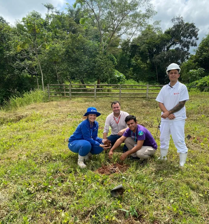 Prefeitura de Paraíso doa mudas de espécies frutíferas e do cerrado a frigorífico 