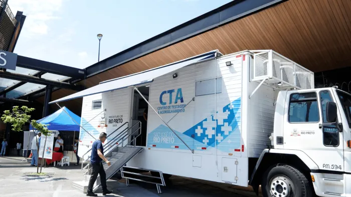 Saúde leva caminhão de testagem de ISTs ao Pet Park