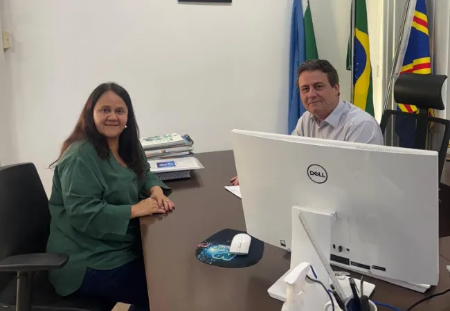 Prefeita Wanderleia Caravina se reúne com secretário estadual para ampliar atendimentos no Centro de Hemodiálise de Bataguassu