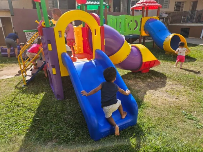 Prefeitura instala playgrounds em mais de 60 escolas municipais e creches comunitárias