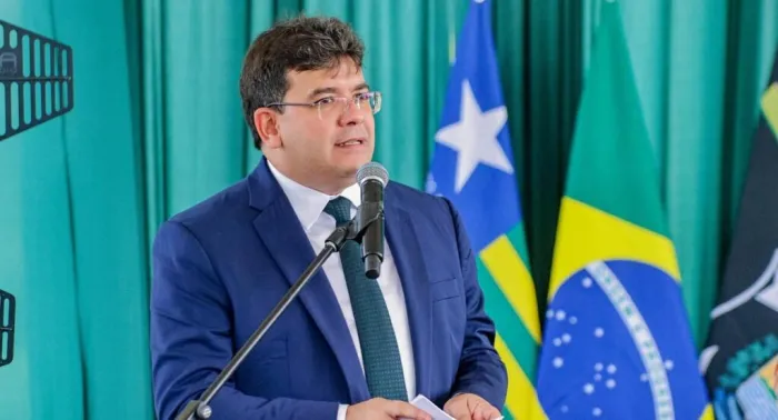 Rafael Fonteles sanciona lei que institui o Programa Estadual de Saúde Vocal para professores