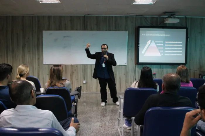 A capacitação teve como objetivo fortalecer a segurança e o cumprimento das normativas no ambiente público