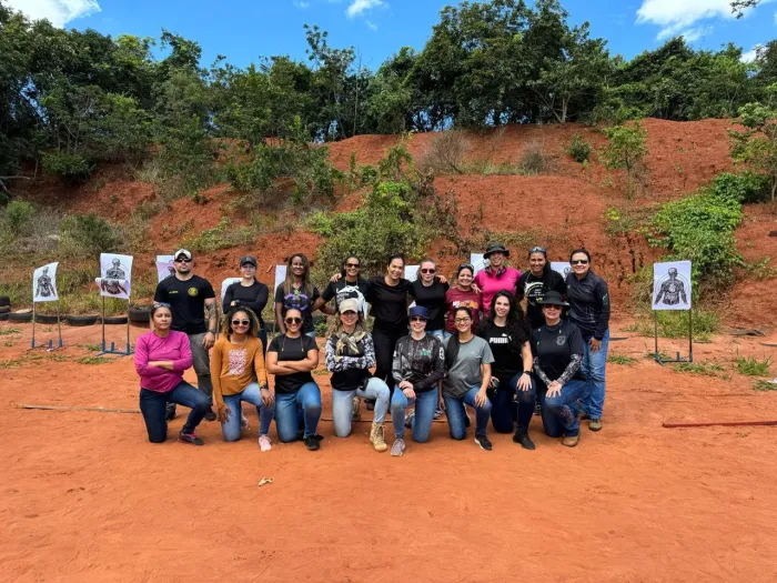 PMMS realiza instrução de tiro para todo efetivo feminino em comemoração ao Dia Internacional da Mulher