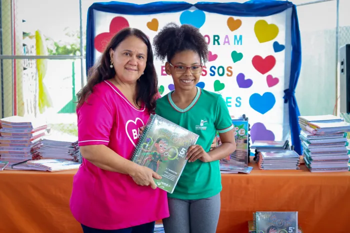 Prefeitura de Bataguassu realiza entrega de apostilas escolares para alunos da rede municipal