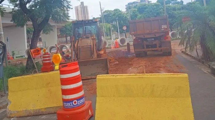 Semae interdita alça de acesso à avenida Philadelpho Gouveia Neto