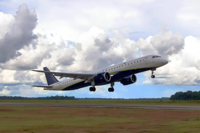 Os aeroportos sob administração estadual, de Cacoal (SSKW); Ji-Paraná (SBJI); e Vilhena (SBVH), contam com voos diretos para Campinas (SP)