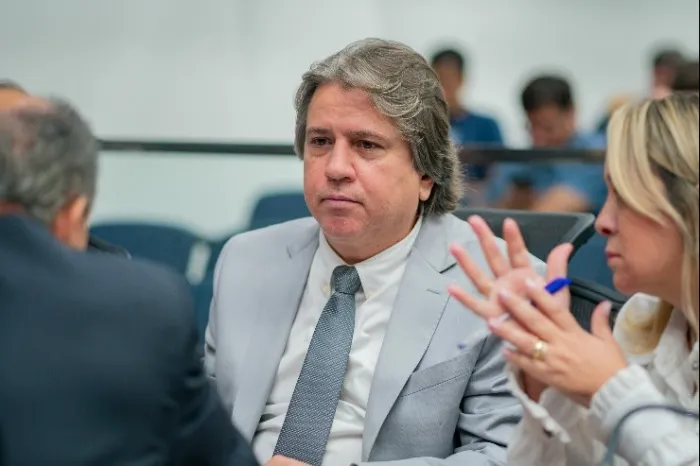 Deputado Caravina solicita instalação de semáforo para melhorar trânsito no bairro Tiraden