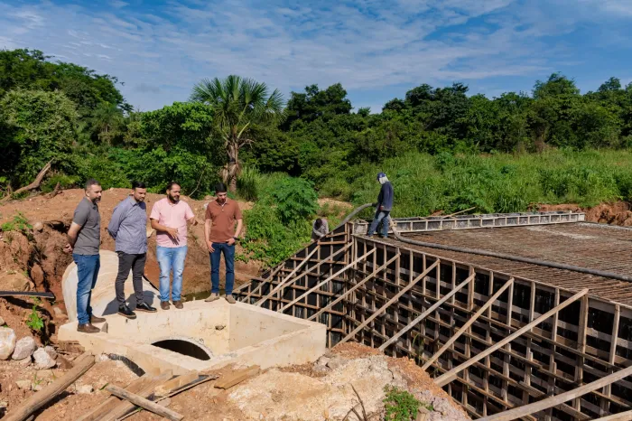 Prefeito de Paraíso, Celso Morais, e vice, Ubiratan Carvalho, visitam inúmeras obras em andamento em diversos setores do município