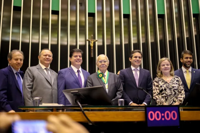 Em Brasília, governador Brandão participa da homenagem aos 40 anos da redemocratização do Brasil