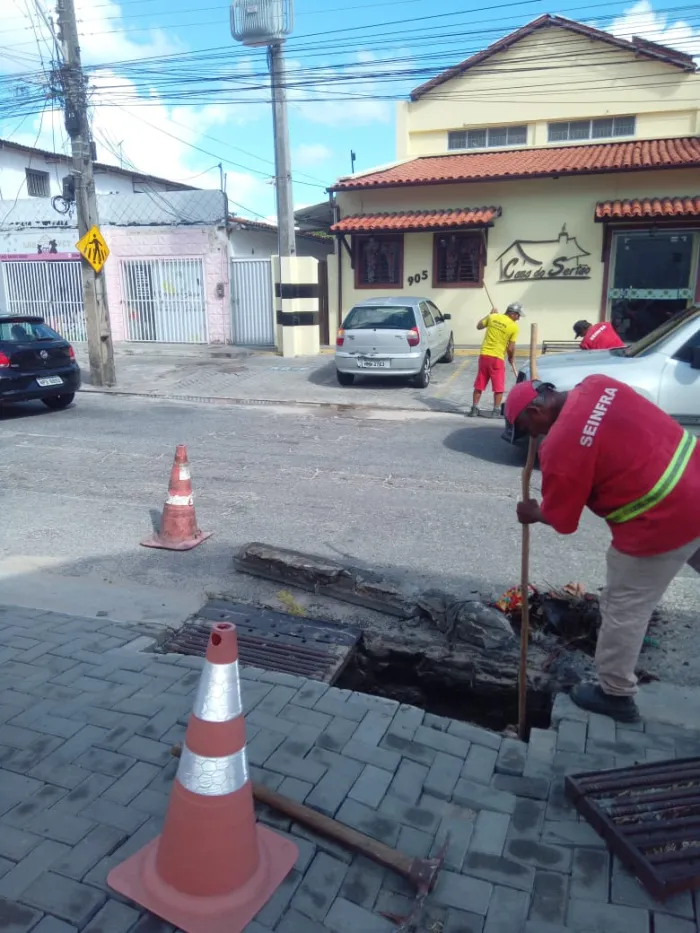Seinfra executa serviços de manutenção na rede de drenagem, iluminação pública e Operação Tapa-Buraco