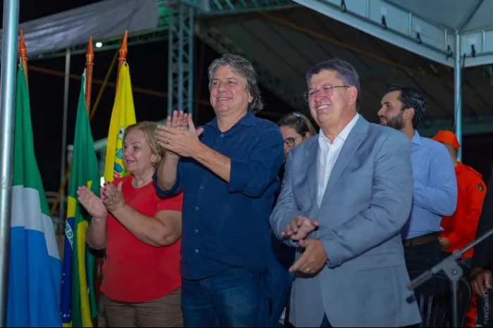 No aniversário de Ribas, Caravina participa de desfile cívico e anuncia emenda para Saúde