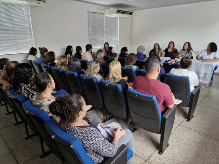 O evento contou com a participação de aproximadamente 60 profissionais