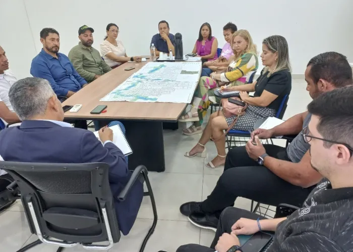 Prefeitura de Porto Velho atende moradores de Extrema para falar sobre a taxa de lixo