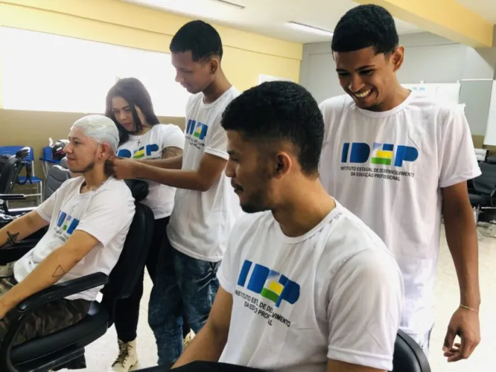 Para se inscrever os candidatos devem acessar o link disponibilizado no site da instituição