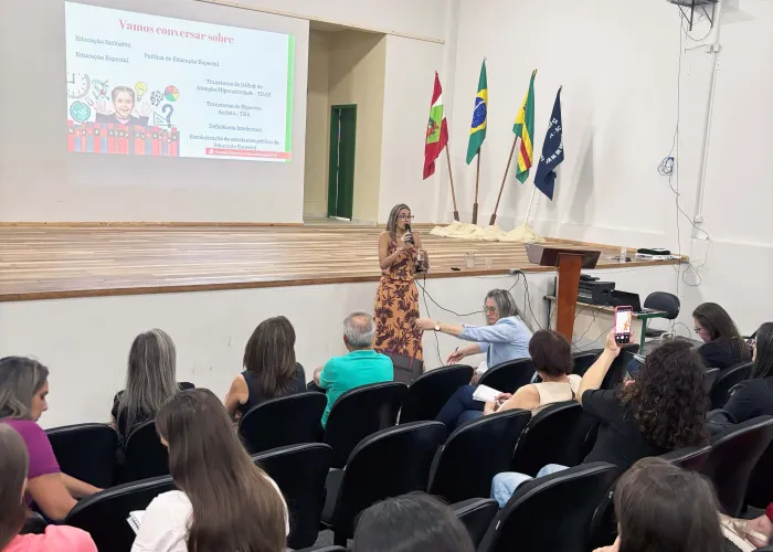 Escolas estaduais do Extremo Oeste recebem formações em Educação Especial